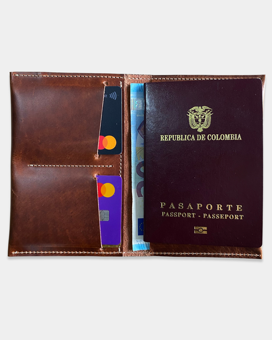 Porta Pasaporte Travel en Cuero